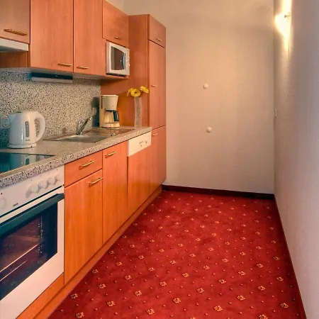 ゾーネナウ アパート *